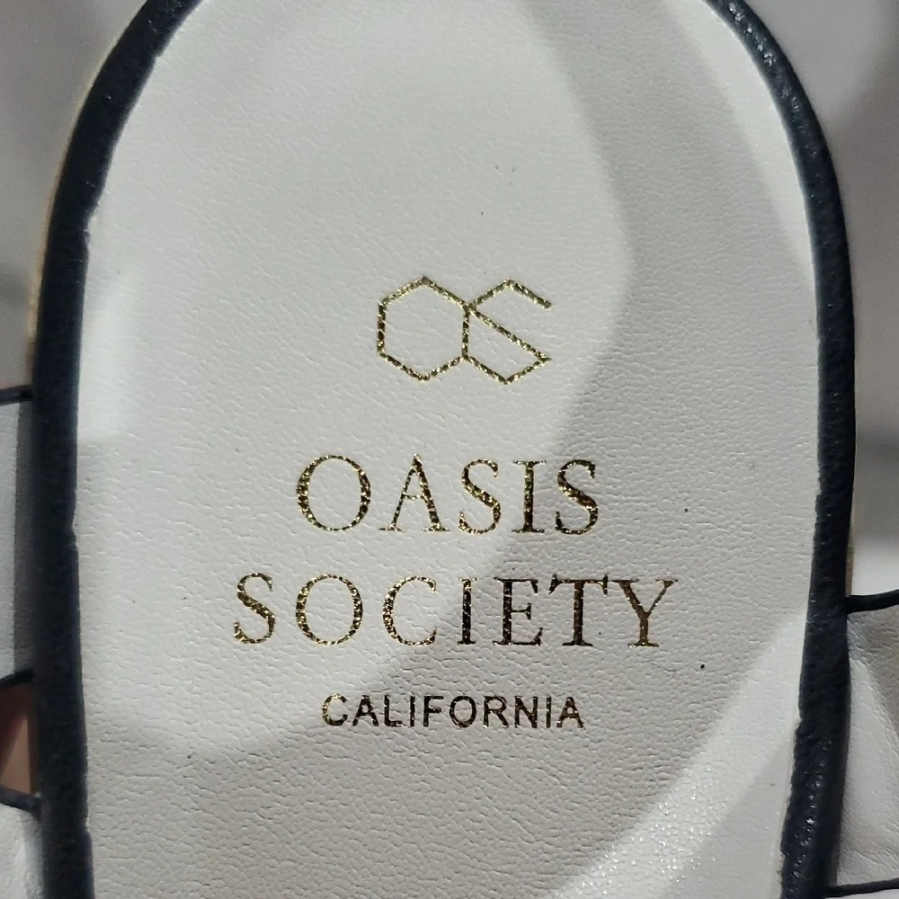 Oasis Society Elegant Black and Tan Platform Heels